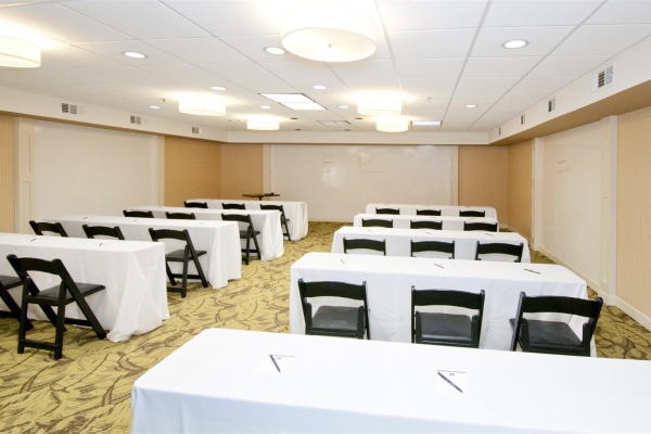 an Ascend Hotel C Inn at the Peachtrees